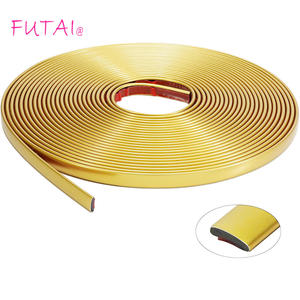 Papier peint à bord doré avec bande de couture à bord métallique 3D Tissu de fond auto-adhésif sans poinçon Produit décoratif en caoutchouc - Product Image 1