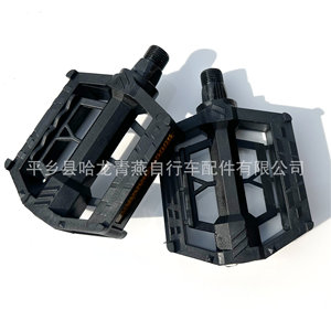 Pedales de bicicleta de montaña de plástico antideslizantes negros para bicicletas eléctricas plegables modelo 818 - Product Image 4