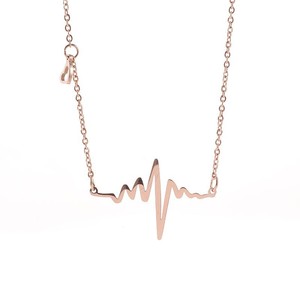 Cadeau pour la Saint-Valentin, collier avec pendentif en forme de cœur ECG en or 18 carats PVD pour femmes |   Collier ras du cou en acier inoxydable - Product Image 1