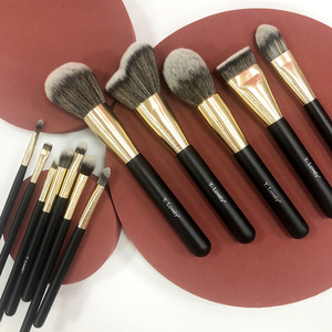 Ensemble de 12 pinceaux de maquillage noir et or à poils synthétiques, manche en bois, virole en aluminium, kit correcteur visage - Product Image 4