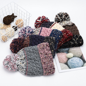Phụ Nữ Màu Sắc Chặn Pompoms Dệt Kim Hat Roving Sợi Knit Hat Mùa Đông Phụ Nữ Beanie Bán Buôn Ấm Đan Hat Cho Thanh Thiếu Niên - Product Image 6