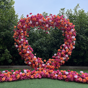 Arc de fleurs rose vif en forme de coeur roses en forme de cœur pour décoration ou proposition de mariage - Product Image 1