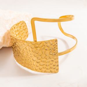 Minimalist <b>Charm</b> Bracelet for Women Niche Design Open Mouth Hand Jewelry 18k Gold Stainless Steel Material - Product Image 2