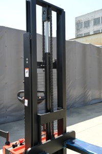 HELI 2000KG Electric Pallet <span class=keywords><strong>Stacker</strong></span> 48V Lithium Battery Power Warehouse Stacking Machine untuk Logistik Industri Penjualan Laris - Product Image 6