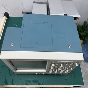 Oscilloscope numérique à phosphore Tektronix TDS5104B 1 GHz Quad Channel 12 GSa/s 8 bits - Product Image 1