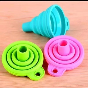 Silicone Folding Funnel Mini Telescopic Kitchen Liquid Dispensing Oil Bottle Funnel Green Pink Blue - Product Image 1