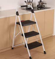 Échelle escamotable moderne en acier pour la maison avec main courante, rangement facile, design pliable, certifiée EN131, capacité 150 kg, extensible jusqu'à 1,8 m