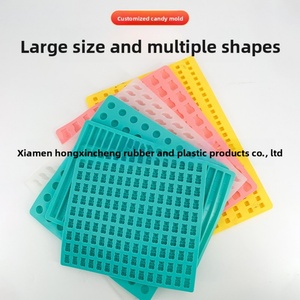 Moule en silicone hexagonal QQ rouge pour bonbons et chocolat, personnalisé professionnellement, TGM 2024, pour machine à couler les bonbons - Product Image 4