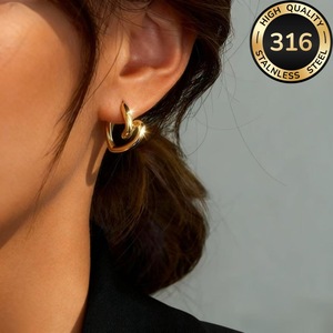 Boucles d'oreilles clous en forme de cœur torsadé, en acier inoxydable 316, plaqué or et argent, design géométrique en spirale - Product Image 1