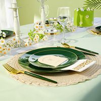 Ensemble de vaisselle en plastique vert de 175 pièces pour 25 invités, comprenant 50 assiettes vertes dorées, 75 couverts en plastique, 25 serviettes et 25 gobelets