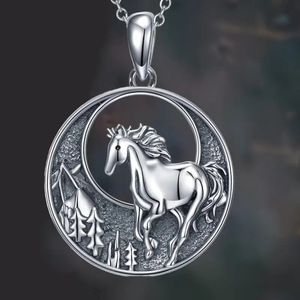 Set di Gioielli Vintage con Cavallo e Foresta, Collana e Orecchini per Donna, Stile Retrò Elegante per Uso Quotidiano, Regalo di Moda - Product Image 1