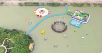 Île de loisirs gonflable personnalisée avec passerelles flottantes, sièges ombragés et zone aquatique pour enfants pour projets d'attractions lacustres