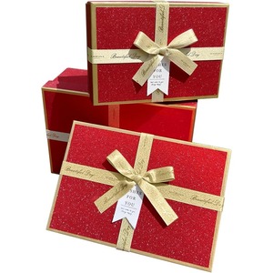 Coffret cadeau Redsparkling, un ensemble de 3 boîtes cadeaux rectangulaires avec nœud doré, idéal pour offrir en cadeau et personnalisable selon les besoins - Product Image 1