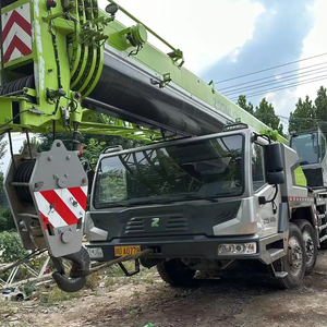 Grúa sobre Camión Zoomlion ZTC700T de 70T, Bien Mantenida, Funcionamiento Confiable, Motor Weichai, para Trabajos de Ingeniería - Product Image 1