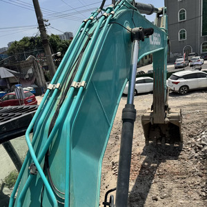 รถขุดไฮดรอลิกแบบตีนตะขาบ Kobelco SK380XD มือสอง ขนาด 38 ตัน พร้อมเครื่องยนต์ฮีโน่และปั๊ม สำหรับงานก่อสร้างและเหมืองแร่ - Product Image 4