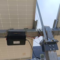 Contrôleur de suivi solaire à algorithme astronomique, unité TCU alimentée par câble avec fonction de rétro-traçage pour batteries intégrées
