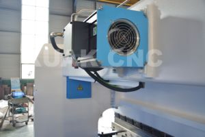 Alta seguridad 80Ton3200mm CNC Press Brake Rail Transit Press Break Machine Doblado Precio bajo 100 Ton - Product Image 5