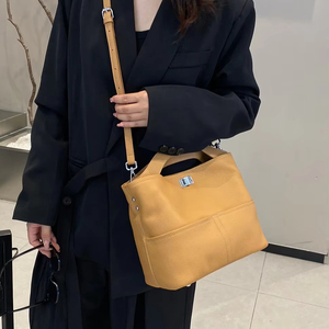 Sacs à bandoulière en cuir véritable imperméables pour femmes, avec doublure en polyester, sacs à main souples en cuir de vachette, vente en gros - Product Image 1