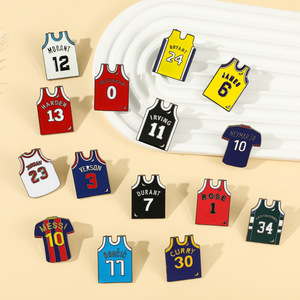 Broche en émail personnalisée style maillot <span class=keywords><strong>de</strong></span> basket-ball <span class=keywords><strong>de</strong></span> dessin animé, badge <span class=keywords><strong>de</strong></span> supporter sportif pour sacs, vêtements et accessoires <span class=keywords><strong>de</strong></span> bijouterie - Vente en gros - Product Image 4