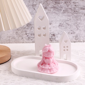 Moule en silicone TangChu Fille tenant une bougie en forme de cœur pour la décoration de fête, cadeau unique et ambiance gothique - Product Image 1