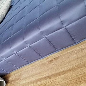 Couverture rafraîchissante Zhi Rong 200cmx230cm en fibre de bambou matelassée bleu marine pour un sommeil réparateur - Product Image 1