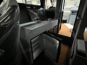 Bateau de pêche à cabine en aluminium de 9m 30 pieds avec moteur hors-bord pour le sport et les loisirs croisière plongée transport de passagers à vendre - Product Image 4