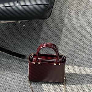 Bolso de Mano Pequeño y Elegante de Cuero Auténtico, Bolso de Hombro con Asa Superior para Fiestas, Estilo Urbano, de Alta Gama, Moderno y Brillante, de Piel de Vaca - Product Image 1