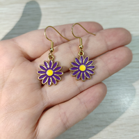 Boucles d'oreilles pendantes en acier inoxydable émaillé motif marguerite pour femme, multicolores, florales, délicates, décontractées, bijoux de mode quotidiens