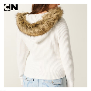 Suéter con Certificación GRS, Fabricante de Suéteres, Logotipo Personalizado, Suéter Cárdigan de Punto con Ribete de Piel Sintética, Botones y Tejido de Algodón y Poliéster para Mujer - Product Image 4