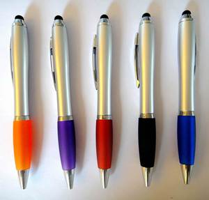 ปากกาสไตลัสอเนกประสงค์พร้อมโลโก้สั่งทำพิเศษ สำหรับหน้าจอสัมผัสพลาสติกนิ่ม 2 in 1 ปากกาลูกลื่นพลาสติก - Product Image 3