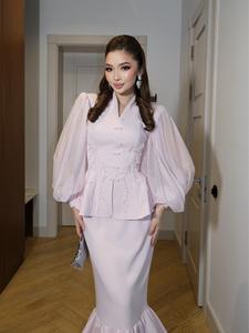 LM S26 <span class=keywords><strong>Conjunto</strong></span> Formal de <span class=keywords><strong>Dos</strong></span> <span class=keywords><strong>Piezas</strong></span> Rosa Vintage Elegante con Botones, Mangas Abullonadas Transparentes y Falda de Sirena con Volantes para Bodas y Eventos Especiales - Product Image 4