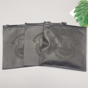 Sacs à fermeture éclair en PVC noir et blanc de haute qualité, personnalisés pour accessoires et vêtements. Ajoutez votre logo sur eux. - Product Image 2