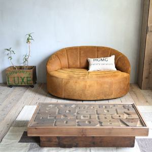 Mesa de Centro de Diseño Moderno y Único con Alfabeto de la A a la Z, Muebles para el Hogar, Base de Madera Antigua, Tapa de Vidrio - Product Image 1