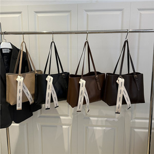 <span class=keywords><strong>Sac</strong></span> fourre-tout d'été 2025 grande capacité couleur unie <span class=keywords><strong>pour</strong></span> <span class=keywords><strong>femme</strong></span>, <span class=keywords><strong>sac</strong></span> à bandoulière <span class=keywords><strong>pour</strong></span> le bureau et les trajets quotidiens - Product Image 1