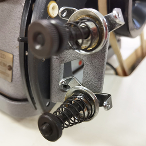 Machine à coudre industrielle OREN pour matériaux épais, machine à coudre à une aiguille pour ourlets de tapis, électrique RN-2502D - Product Image 6