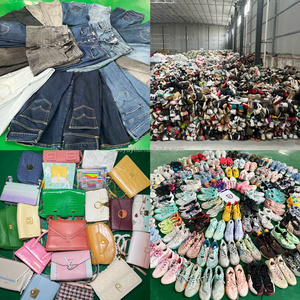 Vente en gros de ballots de jeans d'occasion pour femmes, coupe ajustée ou ample, de marques vintage et de créateurs, vêtements de seconde main - Product Image 4