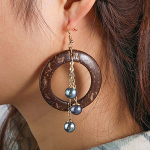 Nouvelles boucles <span class=keywords><strong>d</strong></span>'oreilles hawaïennes Boucles <span class=keywords><strong>d</strong></span>'oreilles en coquille de noix de <span class=keywords><strong>coco</strong></span> Boucles <span class=keywords><strong>d</strong></span>'oreilles en perle noire plaquées <span class=keywords><strong>or</strong></span> pour femmes - Product Image 4