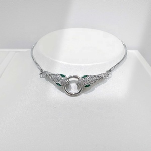 Bracelet chaîne en laiton personnalisé avec coquille plaquée argent, cadeau de mode pour femmes, bracelet ajustable avec breloques gravées, design élégant - Product Image 4