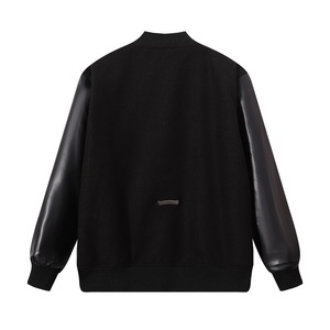 Giacca Bomber in Pelle di Alta Qualità con Patch a Forma di Corvo, Monopetto, Maniche a Pipistrello e Colletto Rovesciato - Product Image 4