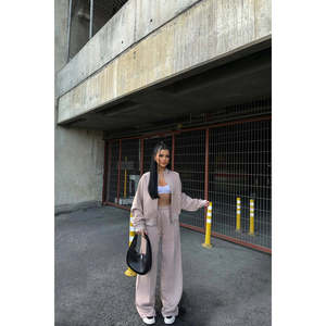 Conjunto de Traje de Pantalón con Cierre para Mujer en Color Beige - Product Image 3