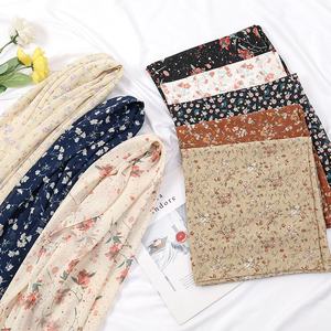 WEIWEI personalizado moda pequeño Floral 115 cuadrado ligero musulmán turbante chal verano perla gasa impreso bufanda <span class=keywords><strong>Hijab</strong></span> - Product Image 1