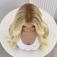Perruque complète en dentelle, cheveux humains blonds miel, ondulations lâches, raie au milieu, ligne de cheveux naturelle pré-épilée, cheveux européens, sans colle