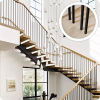 Escalier moderne personnalisé en acier et bois avec garde-corps en verre, conception d'escalier à monopoutre et à montantes ouvertes