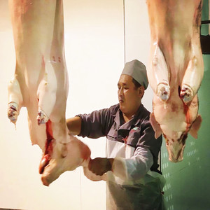 Dây chuyền giết mổ lợn mới cho thiết bị giết mổ lợn với máy cưa Băng bay - Product Image 2