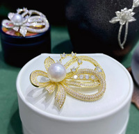 Luxe vintage trendy fruitbloem broche van verguld metaal met kristallen en strass, op maat gemaakt ontwerp, unisex, geschikt voor verloving, feest en bruiloft