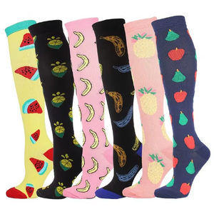 JIN PENG Chaussettes de compression athlétiques personnalisées à motifs animaux et fruits pour femmes et hommes, favorisant la circulation et idéales comme cadeaux de Noël - Product Image 3
