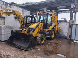 Mini-chargeuse d'occasion JCB 3CX 4CX, poids de 7370 kilogrammes et peu d'heures de fonctionnement - Product Image 3