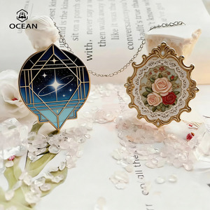 Fournisseur chinois d'épingles à revers en métal, design haut de gamme, épingles à revers sur le thème du football - Product Image 3