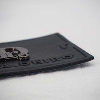 Étiquettes en cuir en métal en gros d'usine, patchs en cuir noir jeans personnalisés avec étiquettes de logo en relief en métal pour vêtement