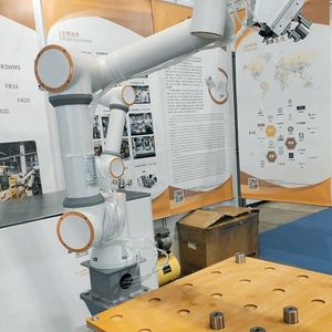 Cobot 6 axes HWINT pour une production efficace, une utilisation conviviale, une automatisation multi-applications et une mise en place rapide des lignes de production - Product Image 1